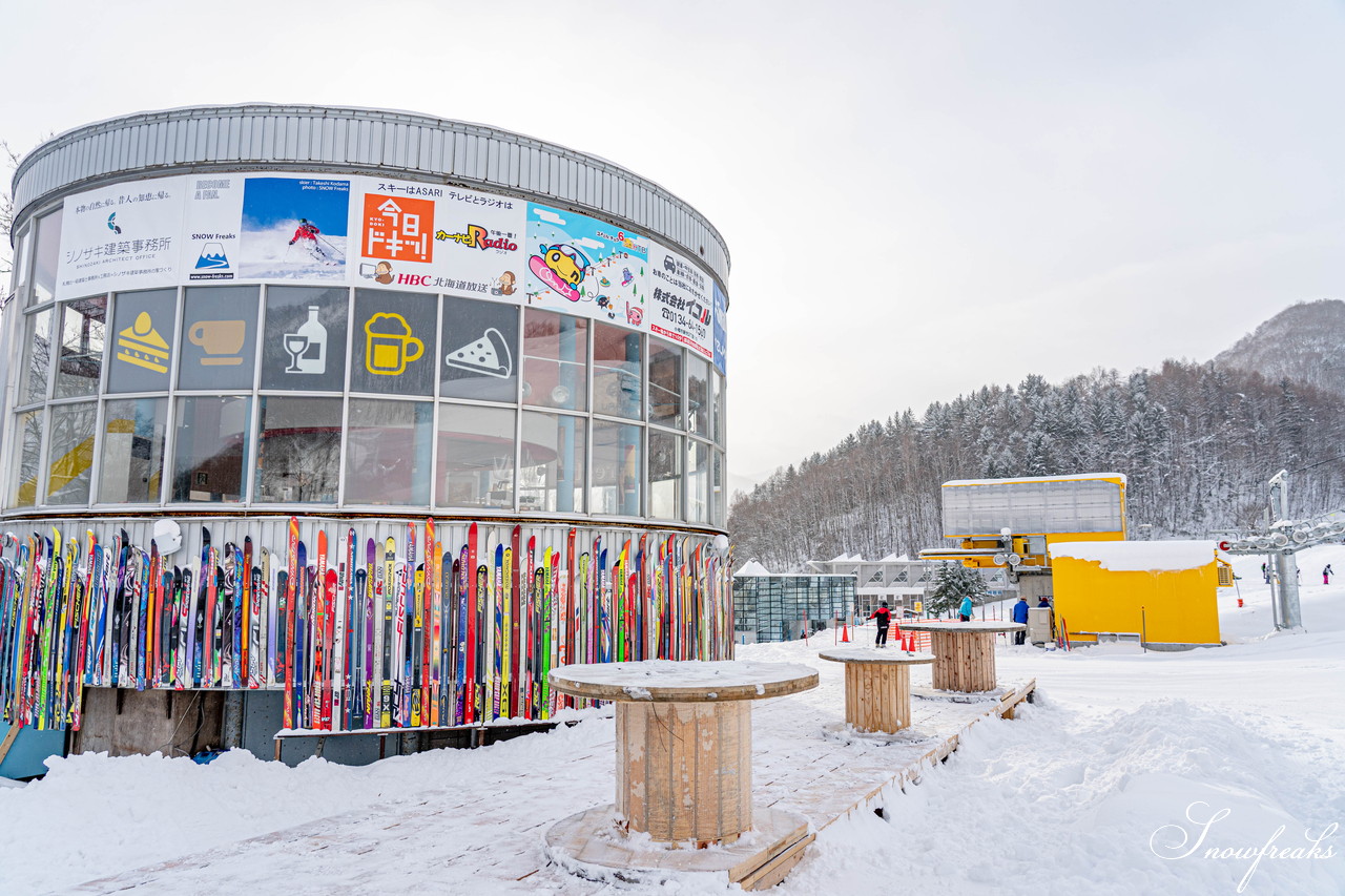 朝里川温泉スキー場　NEWイエローリフト運行開始。そして、新コースも開放間近…。今、北海道で一番“HOT”なスキー場は『ASARI』です！